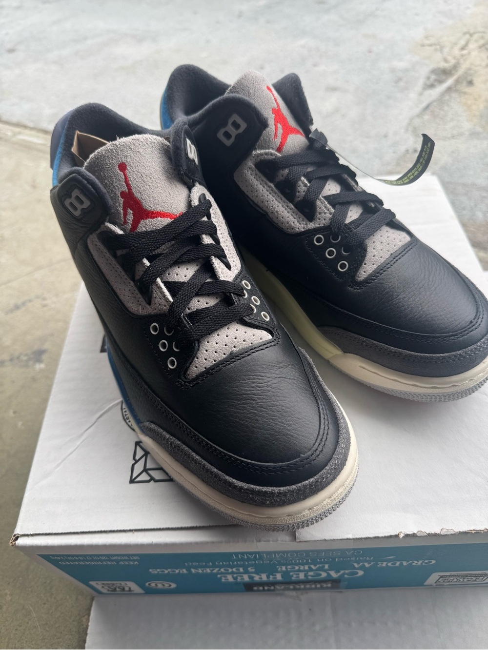 Jordan Men's Black/Grey/Red Retro Sneakers Sz:7 NWT